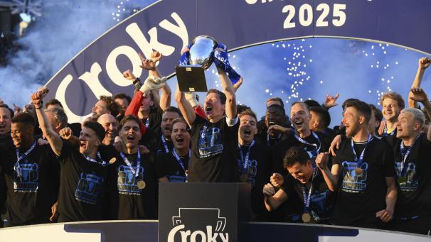 <p>Spieler des FC Brügge feiern Anfang Mai den Sieg im Finale des belgischen Fußballpokals gegen den RSC Anderlecht.</p>