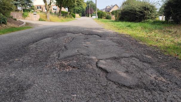 <p>Schadhafte Straßenabschnitte werden in Bütgenbach saniert, u.a. Zum Walkerstal.</p>