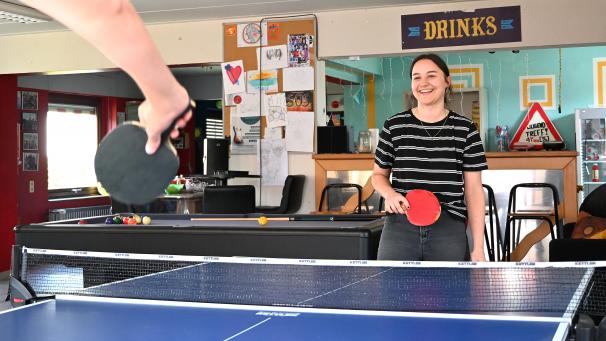 <p>Alyssa Zaunz ist als Jugendarbeiterin in St.Vith und Rodt tätig. Neben diesen beiden gibt es derzeit noch sieben weitere Jugendtreffs in der Eifel.</p>