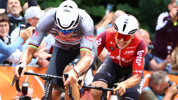 <p>Mathieu van der Poel hatte im Sprint gegen Arnaud De Lie die Nase vorn.</p>