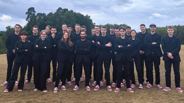 <p>Die 24 „Red Bears“, die an den Euroskills in Dänemark teilnehmen. Gilles Schoonbrood ist als Siebter von rechts zu erkennen.</p>