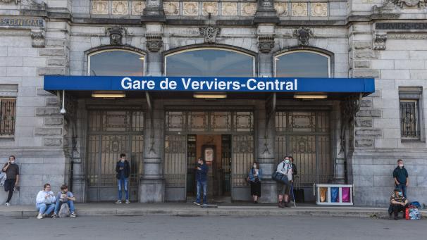 <p>Ein Blick von außen auf den Bahnhof von Verviers</p>