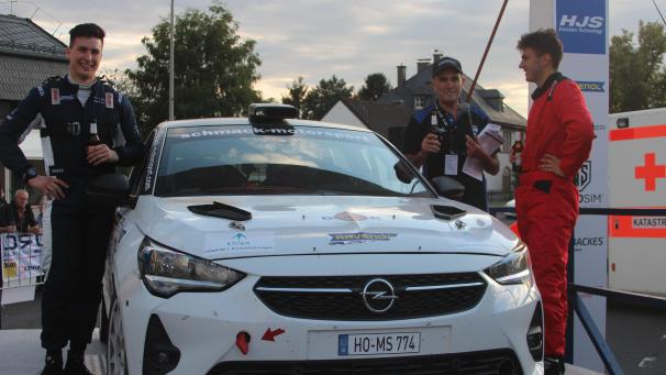 <p>Emotionale Premiere bei der Rallye Oberehe (v.l.): Andreas Palm, Wolfgang Bürgel und Andreas Bürgel.</p>