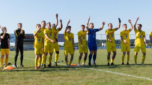 <p>Weywertz feiert seinen Derbysieg in Rocherath.</p>