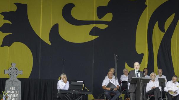 <p>Wim De Wit hält eine Rede auf der rechtsnationalistischen flämischen Versammlung „IJzerwake“ in Zuidschote, Ypern.</p>