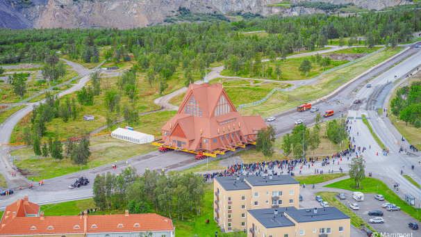 <p>Der Transport der Kirche, die 2001 zum schönsten Gebäude Schwedens gewählt wurde, war eine logistische Meisterleistung.</p>