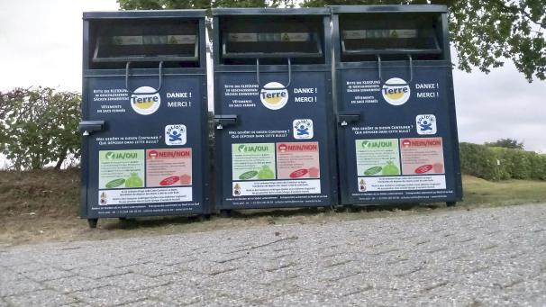 <p>Ein leerer Altkleidercontainer in Raeren: Das ist in diesen Tagen eher ein seltener Anblick.</p>