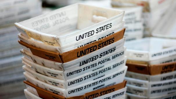 <p>Nach einem Erlass von US-Präsident Trump wird die bisherige Zollfreiheit für Warenimporte mit einem Wert unter 800 Dollar - die sogenannte De-minimis-Regelung - ab 29.08.2025 außer Kraft gesetzt.</p>