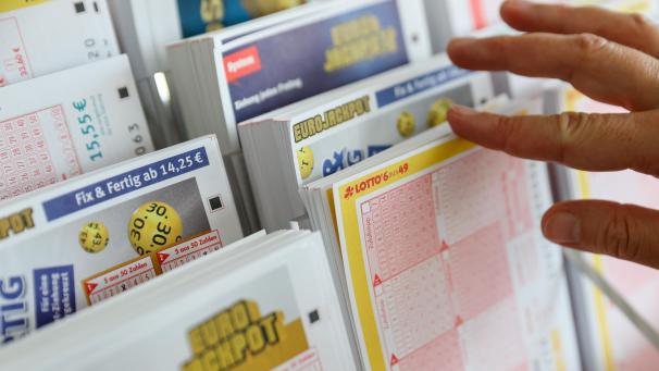 <p>Mysteryshopper der Nationalen Loterie kontrollieren, ob Verkaufsstellen das Verbot zum Verkauf an Minderjährige einhalten</p>