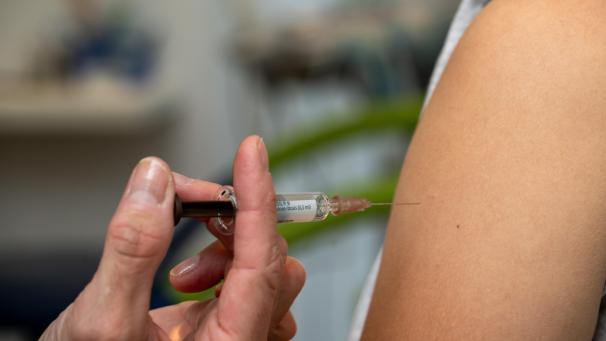 <p>Etwa 80 Prozent der Menschen infizieren sich irgendwann mit Humanen Papillomaviren. HP-Viren stecken hinter zahlreichen Krebserkrankungen.</p>