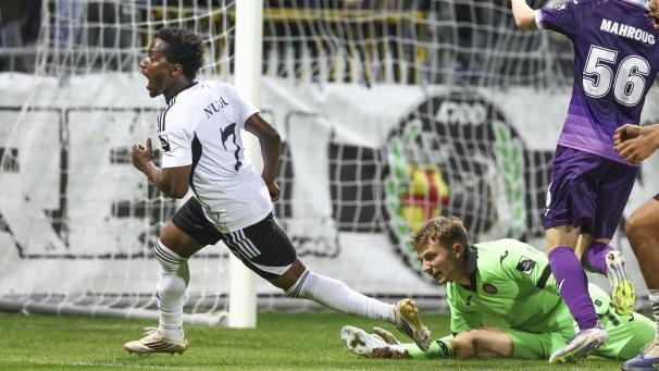 <p>Isaac Nuhu dreht jubelnd ab: Gerade hat der Linksaußen das 1:0 erzielt. Es blieb das einzige Tor des Abends.</p>