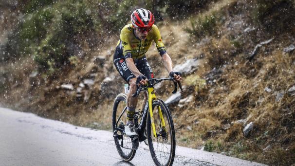 <p>Der zweimalige Tour-de-France-Champion Jonas Vingegaard siegte auf der neunten Etappe der Spanien-Rundfahrt im Alleingang bei der Bergankunft zur Skistation Valdezcaray.</p>