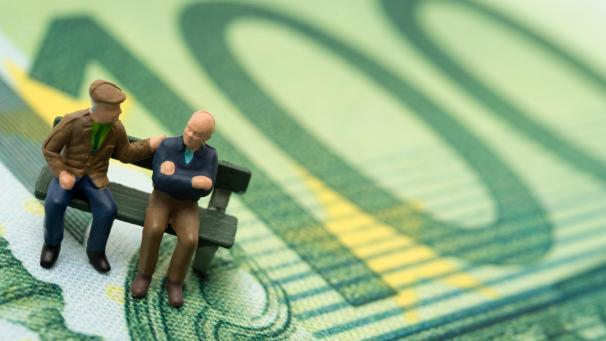 <p>Wer vorzeitig in Rente gehen will und während seiner Laufbahn lange krank war, soll künftig erhebliche Abschläge auf die Pension in Kauf nehmen müssen.</p>