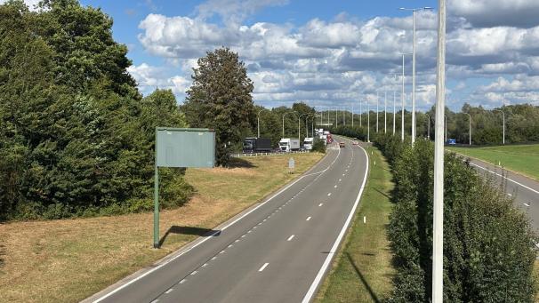 <p>Die Polizei sperrte den Autobahnabschnitt am Dienstagnachmittag.</p>