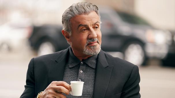 <p>Sylvester Stallone als Dwight „The General“ Manfredi in einer Szene aus „Tulsa King“. Die Serie ist auf dem Streamingdienst Paramount+ verfügbar. Die dritte Staffel startet am 21. September.</p>