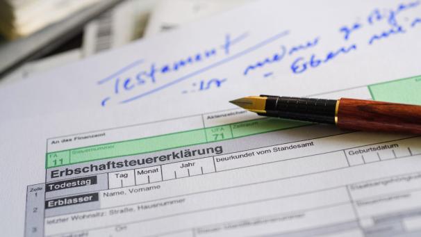 <p>Immer mehr Belgier verfassen ein Testament – besonders unverheiratete Paare nutzen diese Möglichkeit zur gegenseitigen Absicherung.</p>