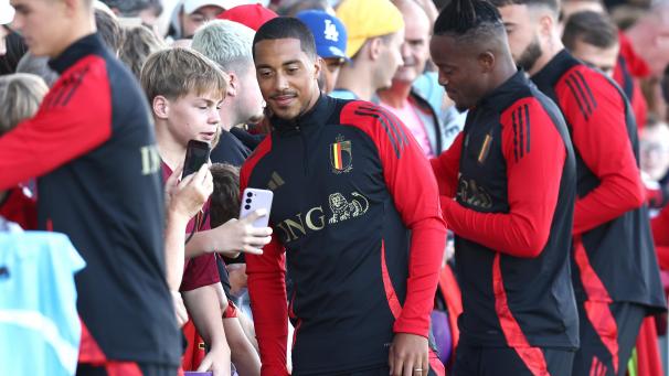 <p>Youri Tielemans führt die Roten Teufel gegen Liechtenstein als Kapitän aufs Feld.</p>