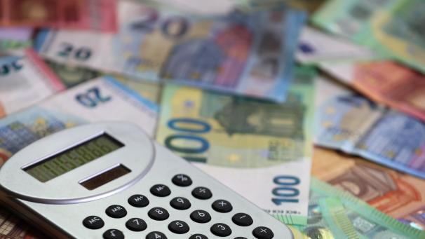 <p>Belgische Haushalte sparen mehr – doch 54 % bleiben fragil.</p>