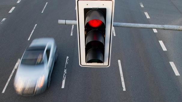 <p>312 Mal täglich: Belgien erlebt Rekord bei Rotlichtverstößen.</p>