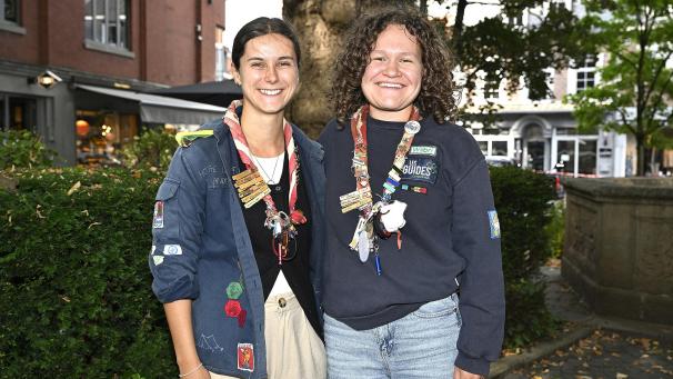 <p>Eva Bosten (l.) und Theresa Johnen (r.) bilden die Einheitsleitung von Maria Goretti. Sie sind überzeugt: „Das Zusammengehörigkeitsgefühl wird bei uns großgeschrieben. Jeder kann sich einbringen, seinen Platz finden.“</p>
