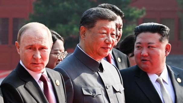 <p>Wladimir Putin, Xi Jinping und Kim Jong Un (v.l.n.r.)nehmen an einer Militärparade zum 80. Jahrestag des Endes des Zweiten Weltkriegs teil.</p>