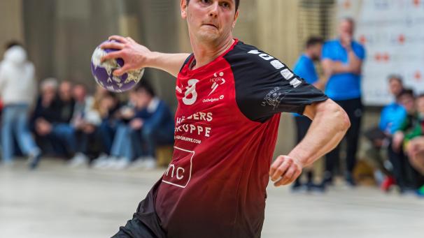 <p>Beim ersten Heimspiel trifft Eynatten (Benjamin Deutz in Aktion) auf Hubo.</p>