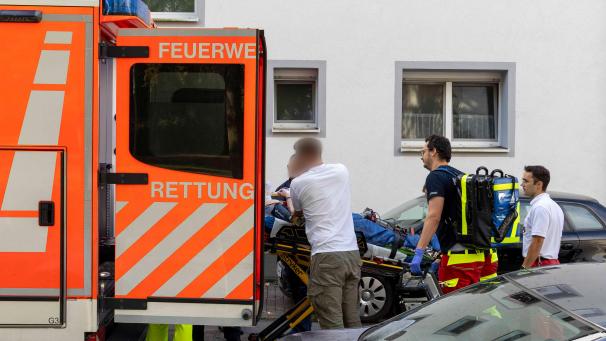 <p>An dem Berufskolleg ist eine Lehrerin von einem Täter mit einem Messer attackiert und verletzt worden.</p>