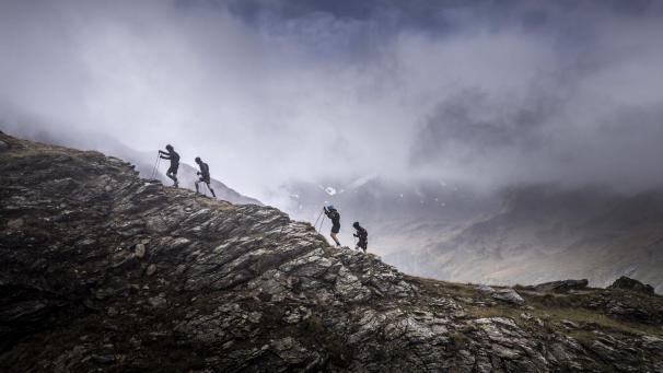 <p>Durch atemberaubende Landschaften führt der Transalpine Run 2025 von Österreich über die Schweiz nach Italien.</p>