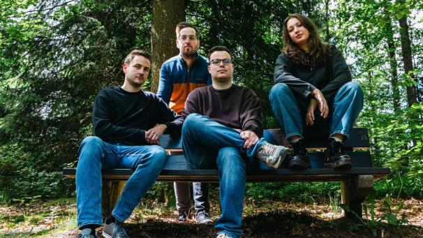 <p>Die Vierercombo aus dem Norden Ostbelgiens (Louisa Thielen/Gesang, Yannick Hermann/Gitarre, Philippe Decroupet/Bass und Tim Fatzaun/Schlagzeug) ist bekannt für anspruchsvolle Lieder.</p>