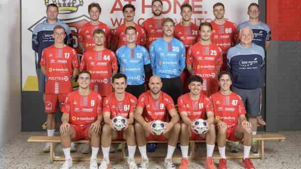 <p>Zahlreiche Leistungsträger verließen die KTSV Eupen im Sommer – mit Damian Kedziora (hinten rechts) kehrte einer zumindest ins Trainerteam zurück.</p>