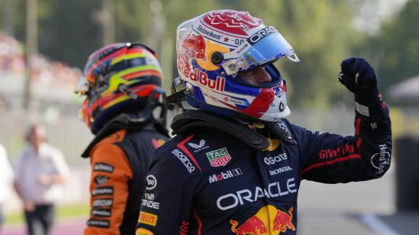 <p>Red-Bull-Pilot Max Verstappen aus den Niederlanden feiert seine Pole-Position.</p>