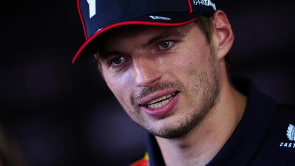 <p>Der niederländische Red Bull-Pilot Max Verstappen spricht nach dem Qualifying mit den Journalisten.</p>