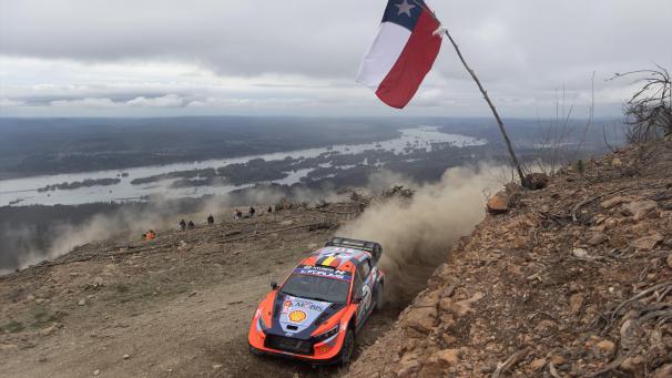 <p>Das Team Neuville-Wydaeghe 2024 bei der Schotter-Rallye in Chile</p>