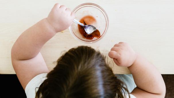 <p>Immer mehr Kinder leiden an Übergewicht: Experten warnen vor den gesundheitlichen Folgen und fordern ein Umdenken in der Ernährungspolitik.</p>