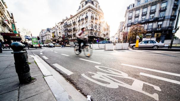 <p>Verkehrssicherheitsagentur warnt vor gefährlichen Situationen für Radfahrer.</p>