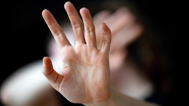 <p>Mehrfach soll ein 39-jähriger Eupener in einer Kneipe dazu aufgefordert sein, eine junge Eupenerin in Ruhe zu lassen. Nun steht er vor Gericht.</p>