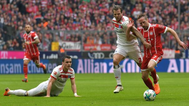 <p>Am 10. März 2018 standen sich die Bayern und Hamburg zuletzt in der Bundesliga gegenüber: Beim 6:0 traf Franck Ribéry (rechts, gegen Filip Kostic und Dennis Diekmeier) doppelt.</p>
