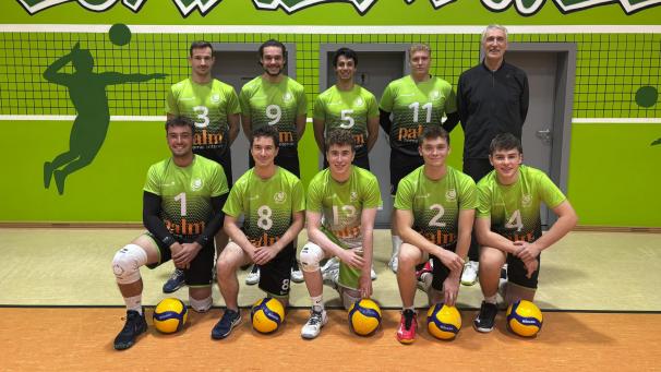 <p>Trainer Petr Tandler (oben r.) hat die Aufgabe, aus der neu formierten P2-Mannschaft des VBC Lommersweiler ein schlagkräftiges Team zu formen.</p>