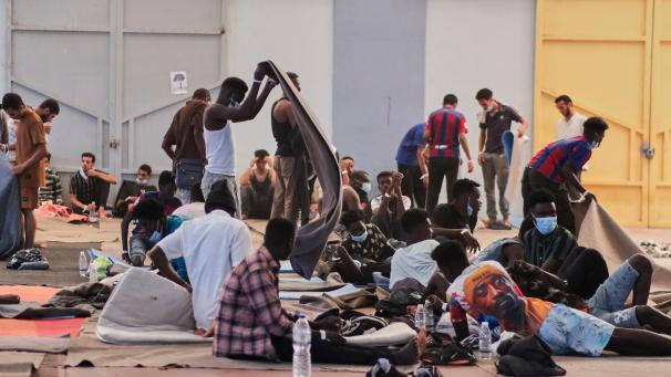 <p>Migranten in der provisorischen Unterkunft im Dorf Agia in der Nähe der Stadt Chania auf der Insel Kreta.</p>