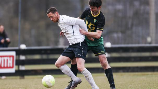 <p>Dank Romain Frère (links) setzt St.Vith die erste Duftmarke im Titelkampf der 2. Provinzklasse C.</p>