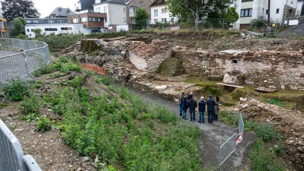 <p>Ein Spaziergang durch die mittelalterlichen Überreste der Burg in St.Vith: Die Tage des offenen Denkmals machen es möglich.</p>