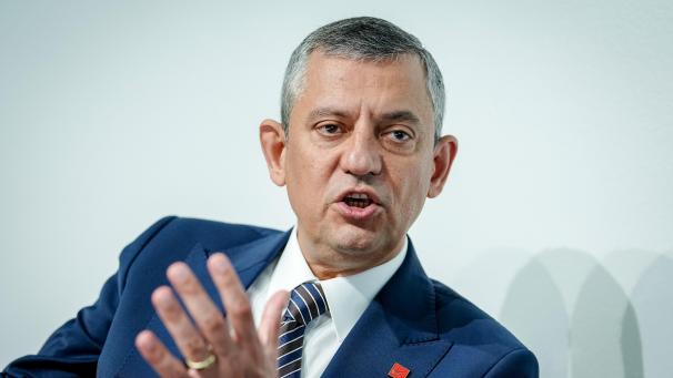 <p>Özgür Özel</p>