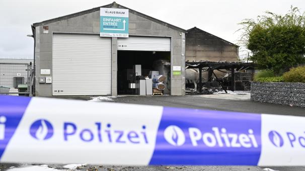 <p>Verletzt wurde bei dem Brand niemand, auch ein Übergreifen der Flammen auf die Lagerhallen in unmittelbarer Nähe konnte verhindert werden.</p>