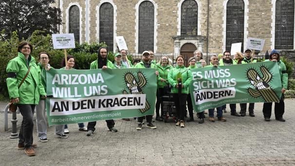<p>Protest der Christlichen Gewerkschaft am Dienstagmorgen in Eupen, hier vor der Zentrale der Christlichen Krankenkasse</p>