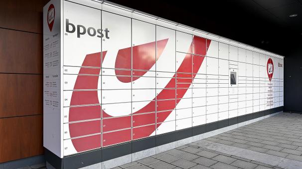 <p>In Eupen hat Bpost die ersten Paketstationen, sogenannte bbox-Automaten, bereits im Herbst 2023 in Betrieb genommen. Das Netz soll nun auch in anderen DG-Gemeinden ausgeweitet werden.</p>