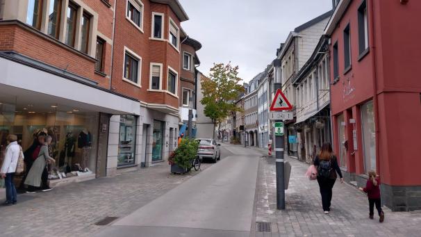 <p>Während der Zeit der Arbeiten ist die Klosterstraße für den Verkehr geschlossen, abends ist sie aber wieder befahrbar.</p>