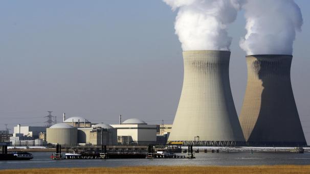 <p>Das Kernkraftwerk Doel: vorne die Reaktoren 1 und 2, hinten 3 und 4</p>