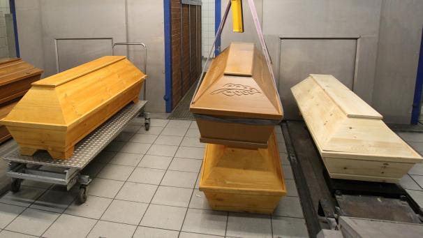 <p>Bestatter-Bestechung? VRT deckt illegale Praktiken in Antwerpen auf.</p>