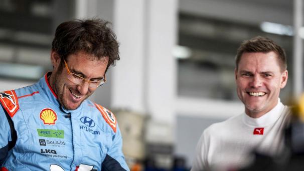 <p>Erste Begegnung zwischen Thierry Neuville und Markus Palttala (r.).</p>