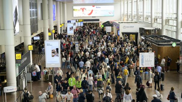<p>Ein Blick in die Abflughalle des Brussels Airports</p>